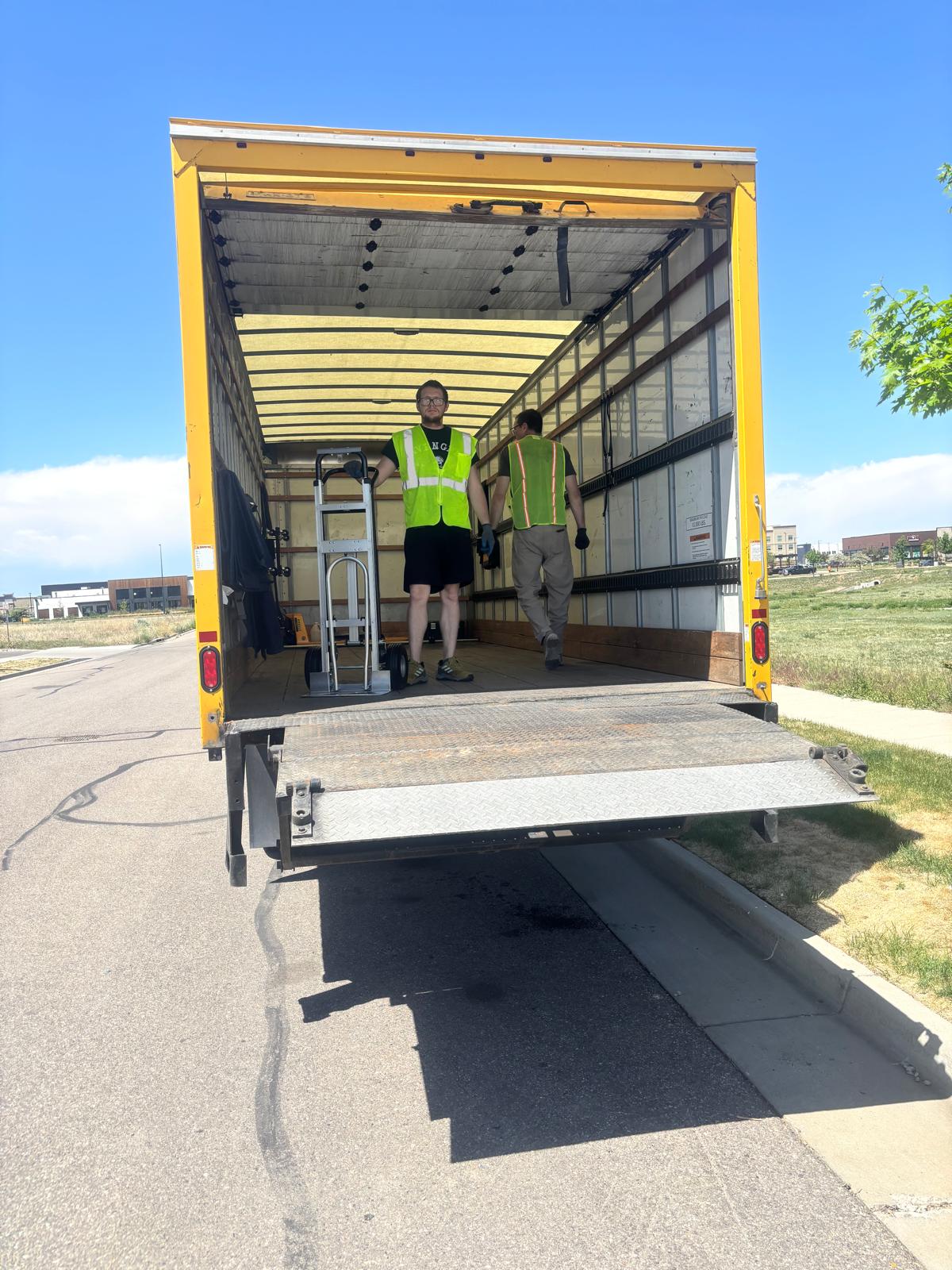 CuenllasTransport team loading truck